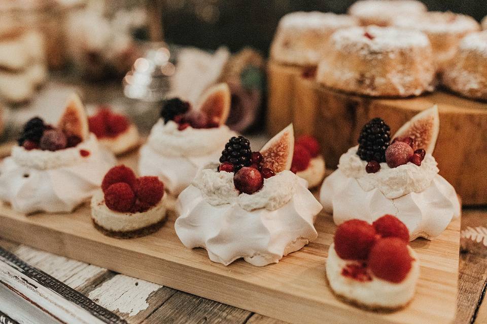 Mini Pavlova and coffee cakes