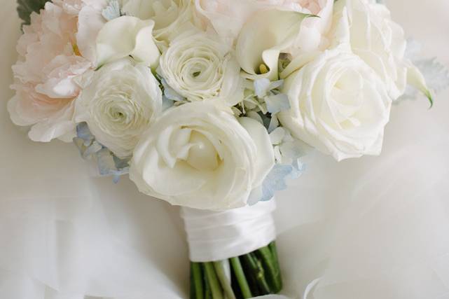 Pure white bouquet