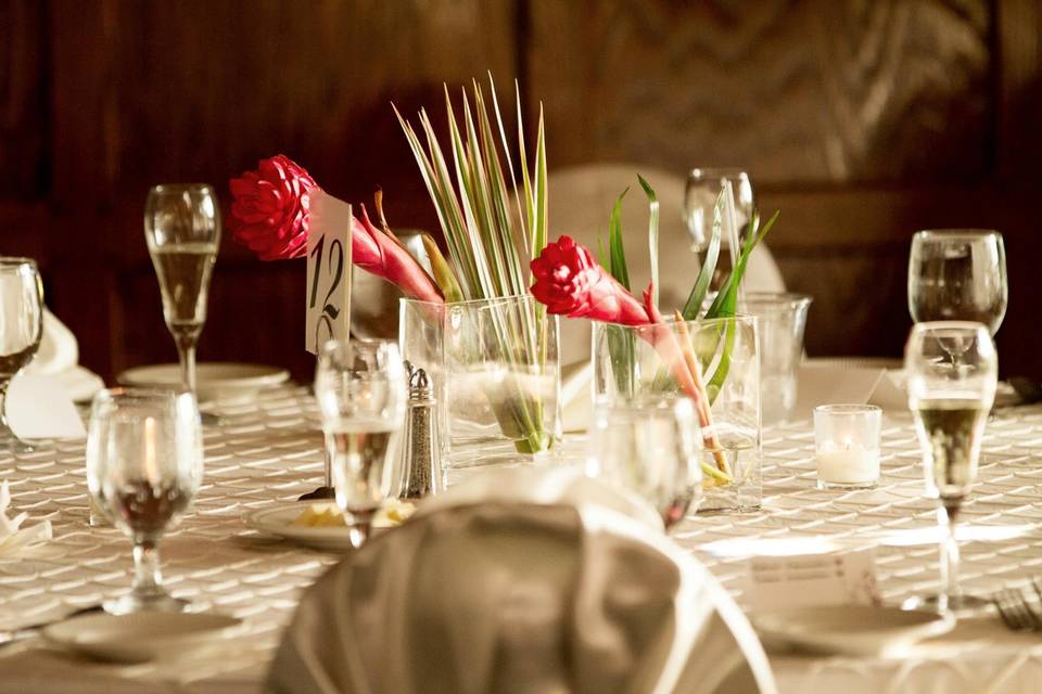 Table setting and centerpiece