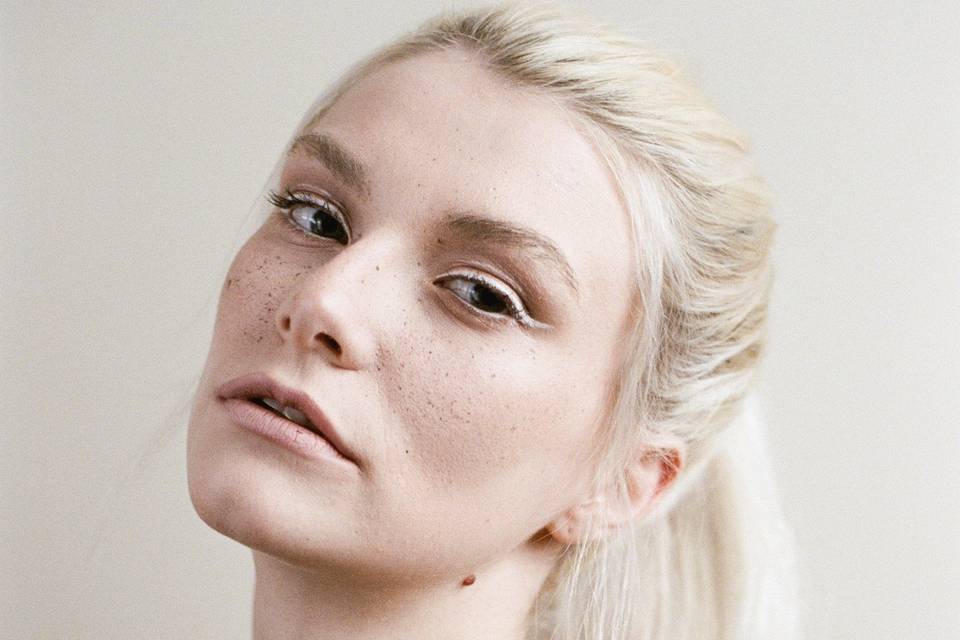 Almaz Faces Makeup Artist