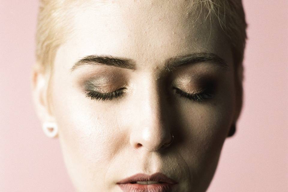 Almaz Faces Makeup Artist