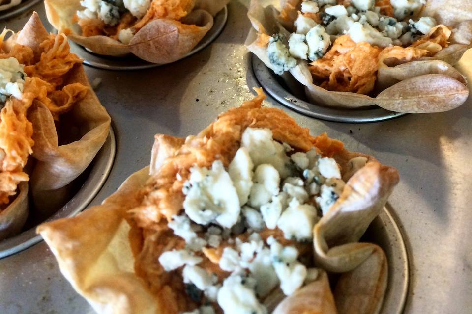 Buffalo chicken wonton cups with blue cheese