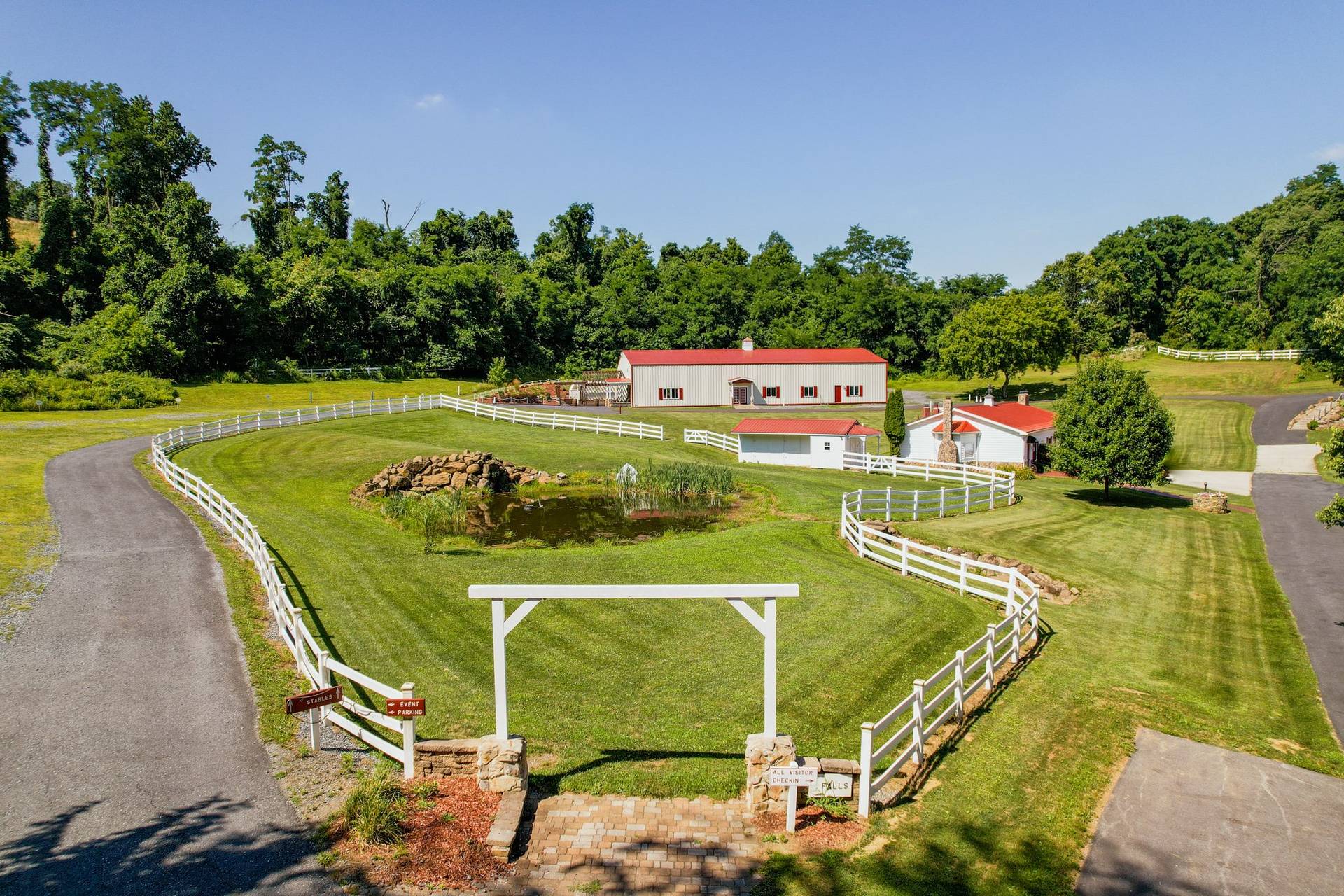Pleasant View Farm Bed and Breakfast Inn Venue New Cumberland, PA