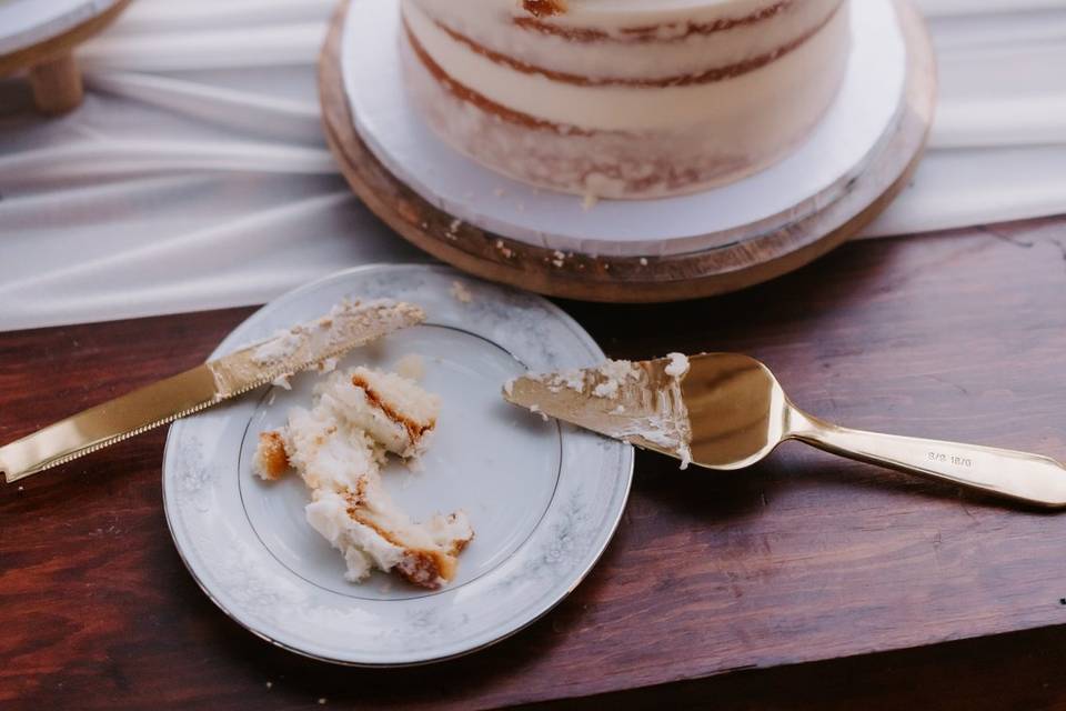 Rustic wedding cake
