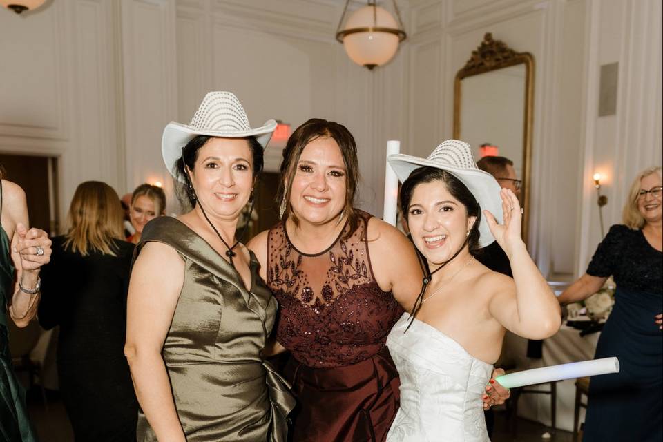 Trend & Tradition Weddings