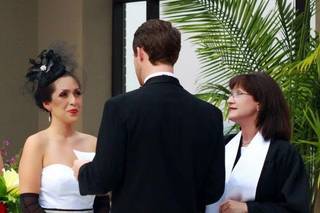 Deana Vitale - The Wedding Officiant
