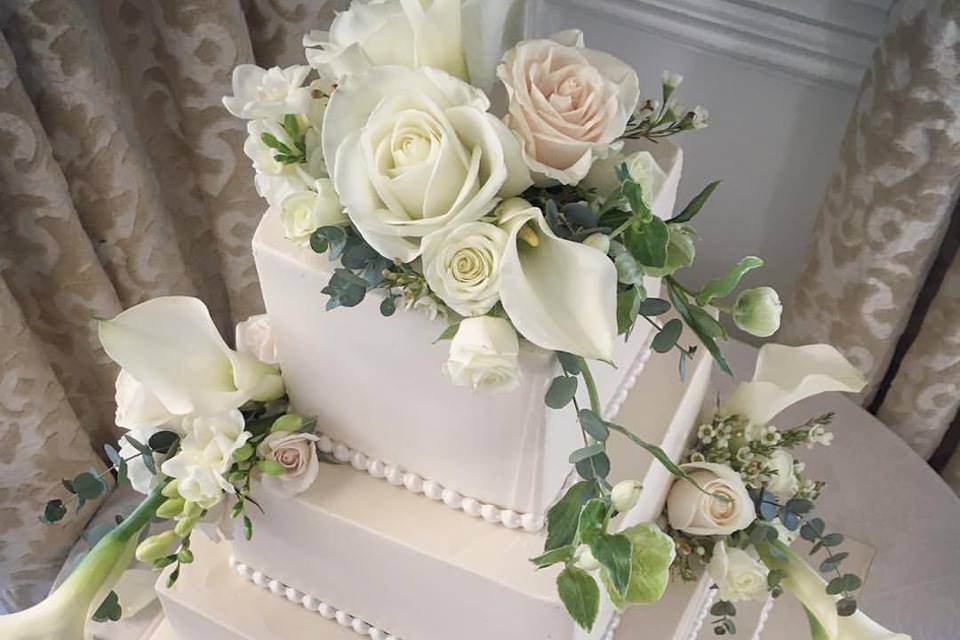 Wedding cake with flowers