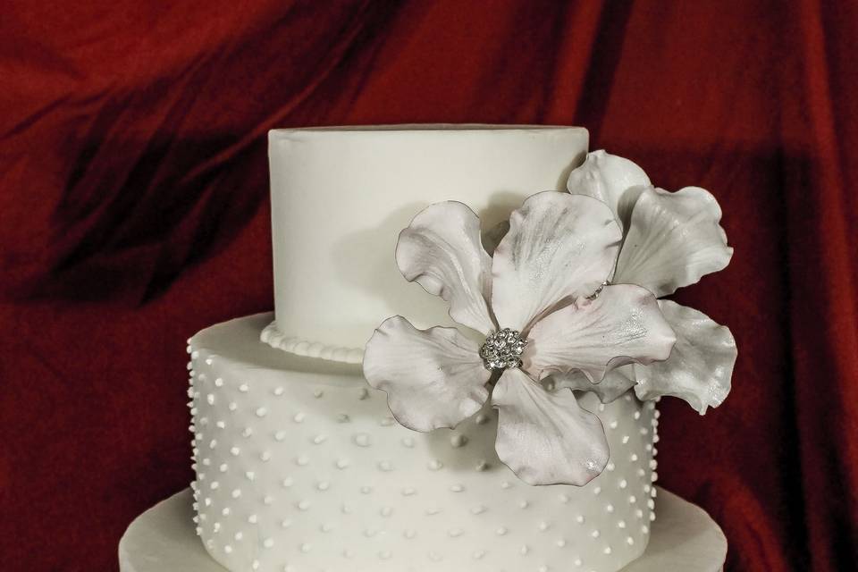 3-tier white wedding cake