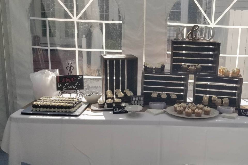 Amber Grove Cupcakes/Grooms