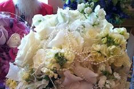 White bouquet with accessory