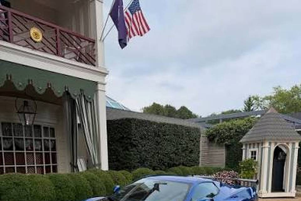 Ferrgatti_Exotics_Blue_Corvette_Storefront_2000px.jpg