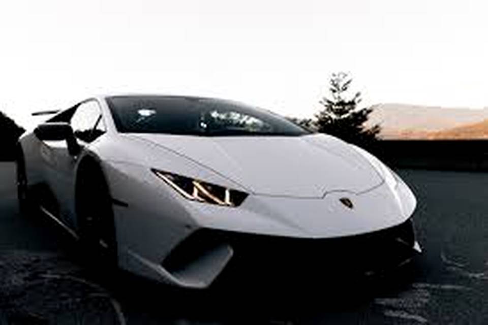 Ferrgatti_Exotics_White_Lamborghini_Storefront_2000px.jpg