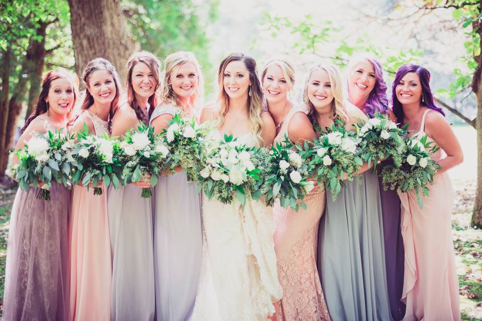 Group photo with the bridesmaids