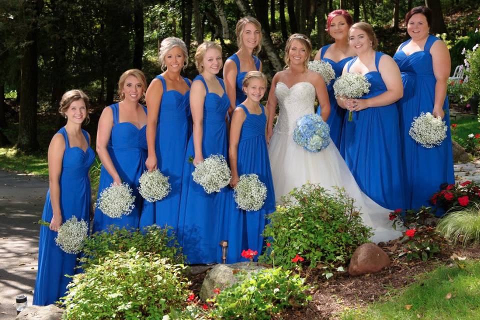 Group photo with the bridesmaids