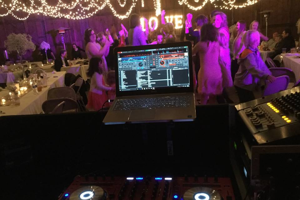 Apogee Events - DJ & Photo Booth