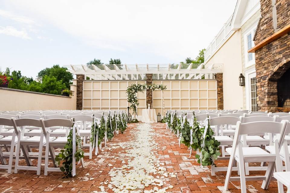 Coach House Outdoor Ceremony