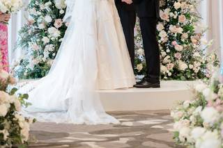 Linens & Flowers Design