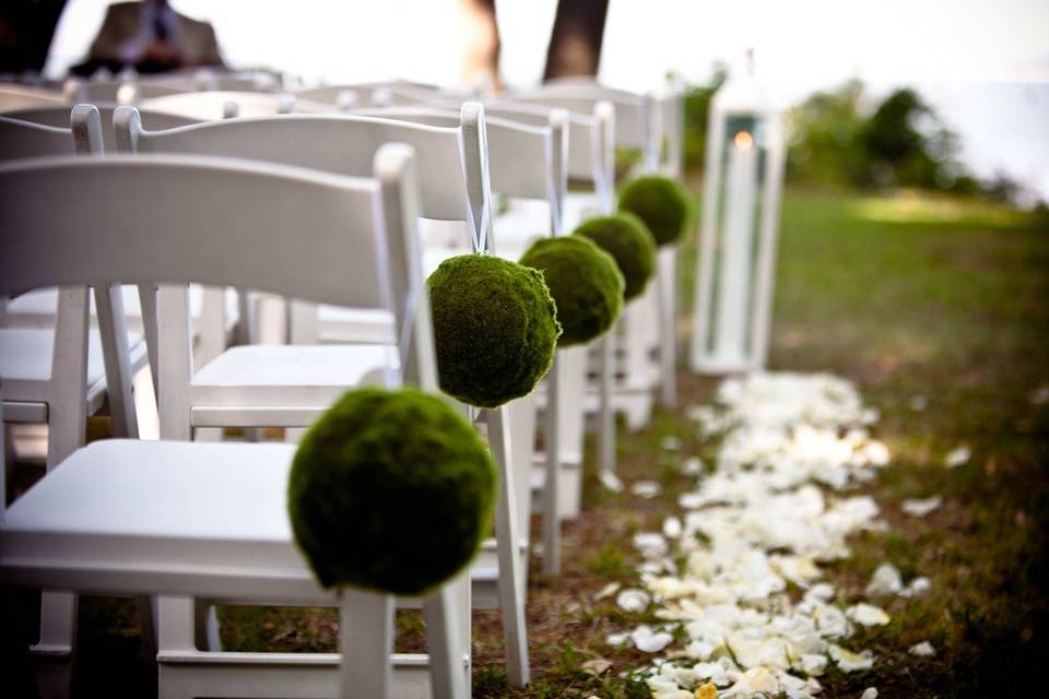 WHITE GARDEN CHAIRS