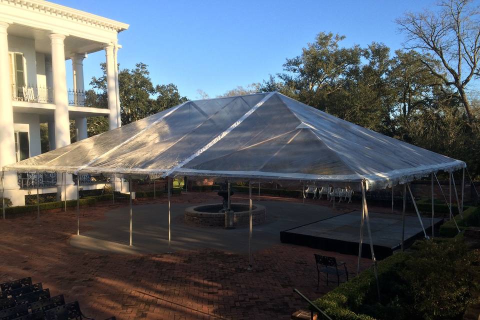 CLEAR FRAME TENT AT DUNLEITH