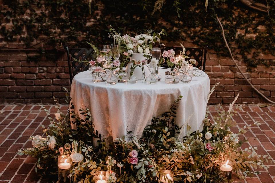 Sweetheart table, bud vases