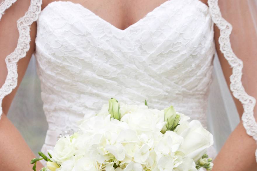 Bridal dress and bouquet details