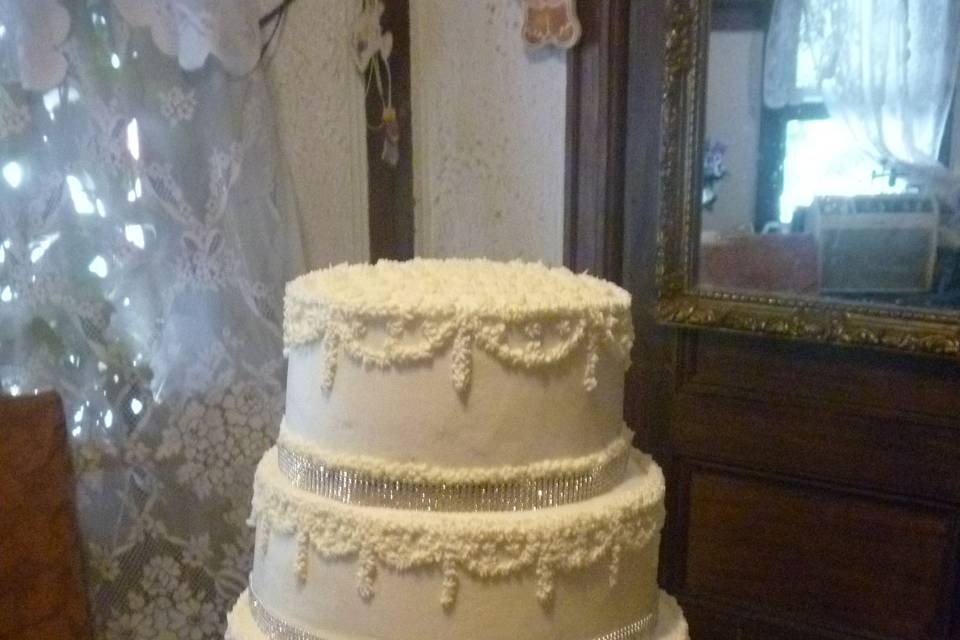 Victorian Wedding Cake-5 1800s-1910 | Victorian wedding cakes, Wedding cake  rustic, Beautiful wedding cakes