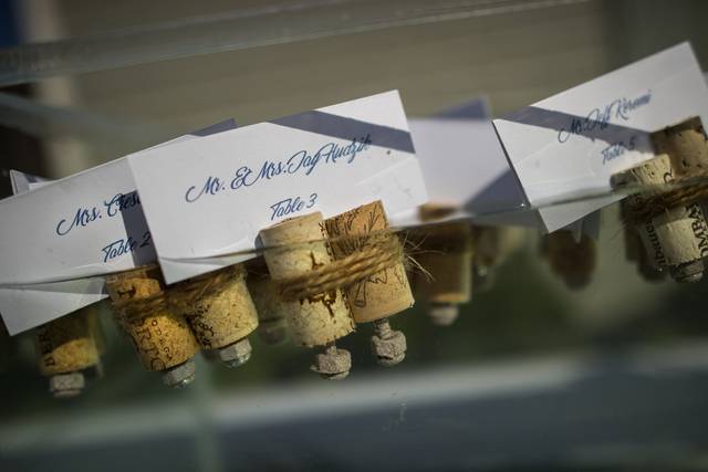 Floating seating arrangement cards