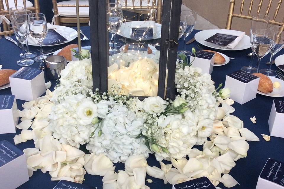 Centerpiece candle and flowers
