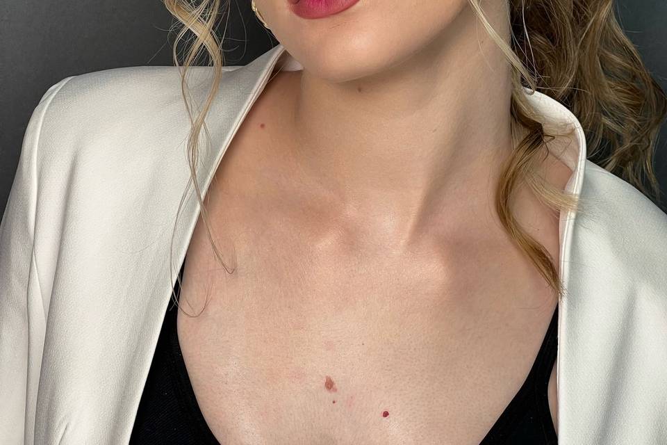 Sparkl makeup and ponytail
