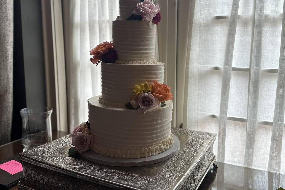 4 tiers wedding cake