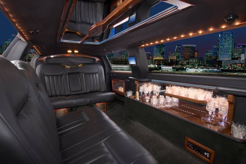 White 8 passenger limousine interior