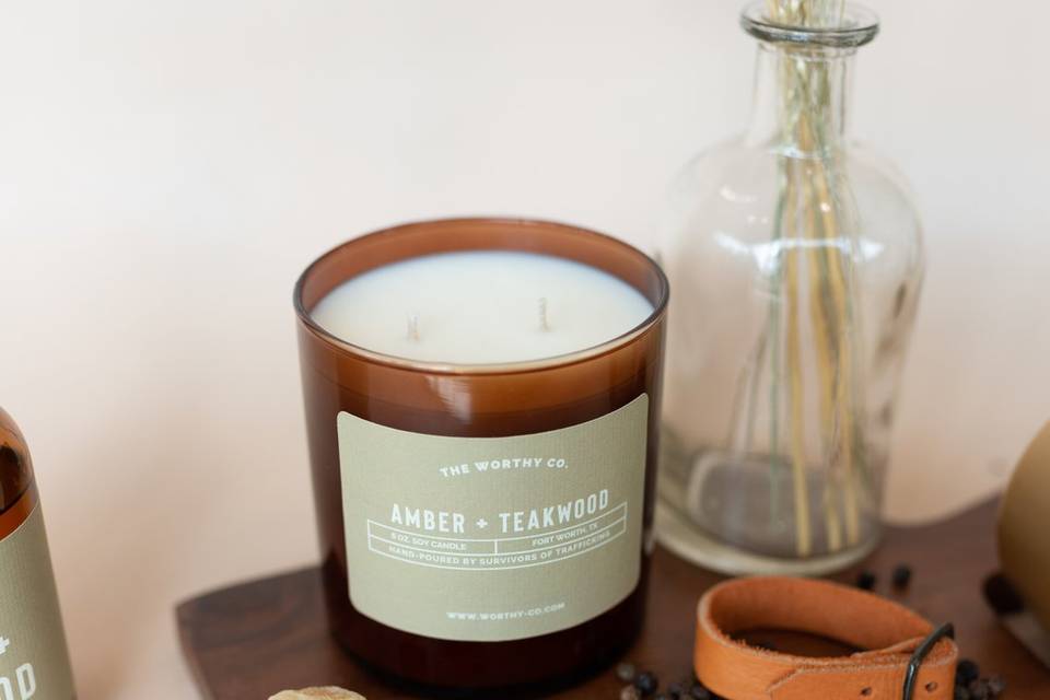 Tin Candle: Amber + Teakwood – The Worthy Co