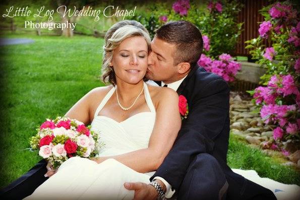 Gatlinburg's Little Log Wedding Chapel