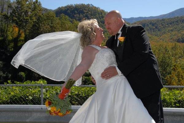 Gatlinburg's Little Log Wedding Chapel