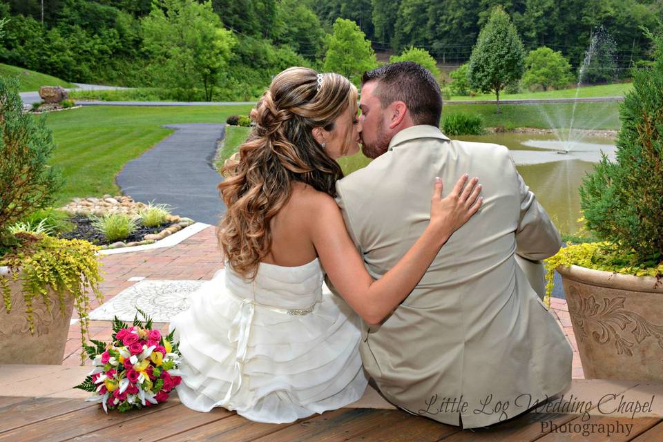 Gatlinburg's Little Log Wedding Chapel