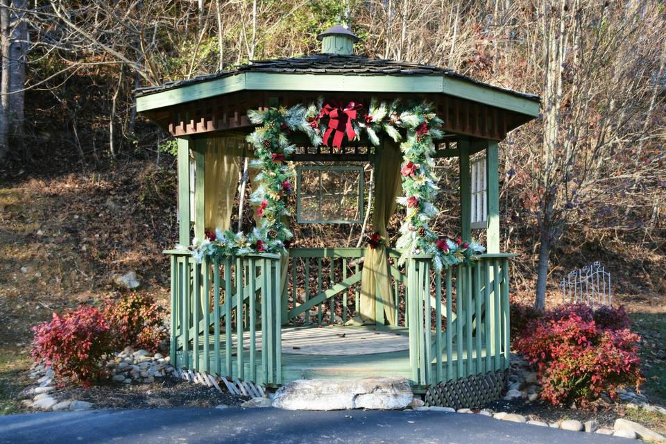Gatlinburg's Little Log Wedding Chapel