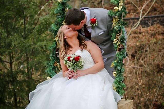 Gatlinburg's Little Log Wedding Chapel