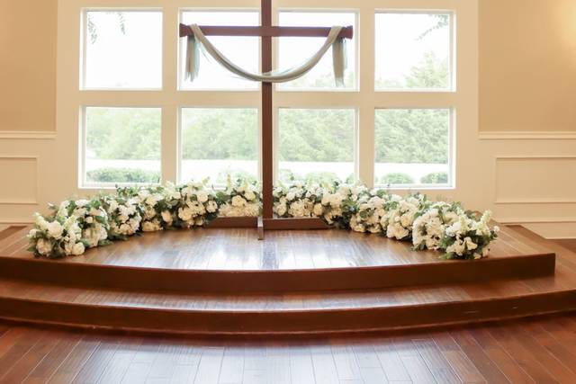 Ceremony low arch with cross