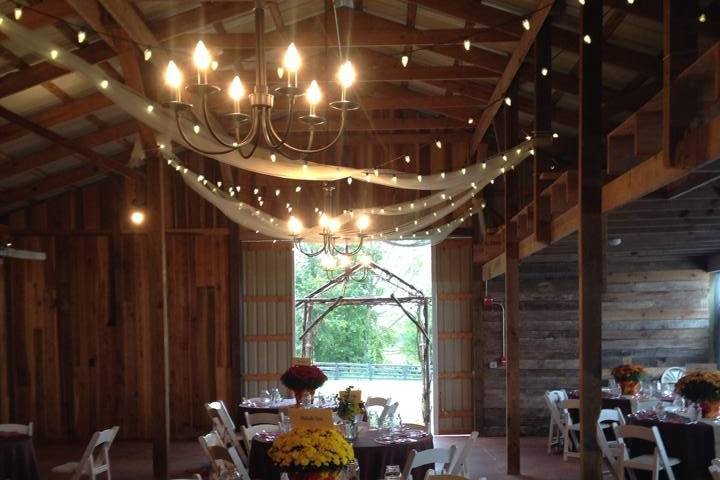 Love the barn weddings!