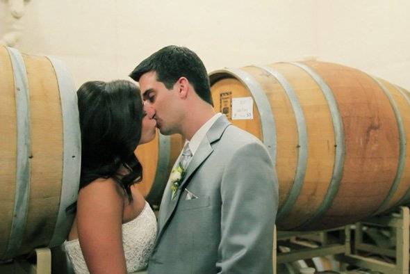 couple kissing
