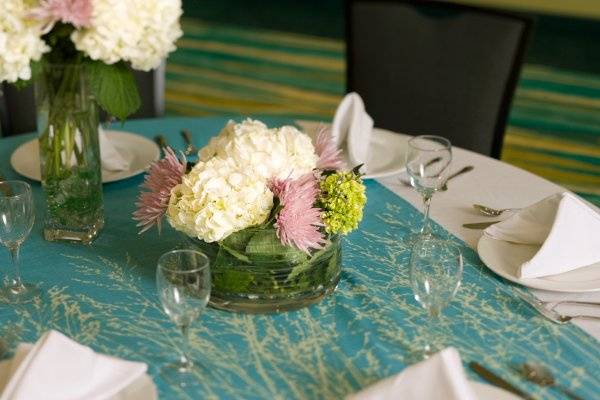 Table setting with centerpiece