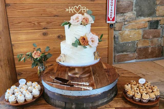 Wine Barrel Wedding Decor Ideas For Your Big Day - Polka Dot Wedding