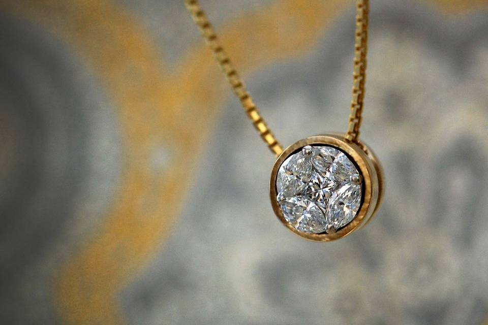 Cluster diamond pendant
