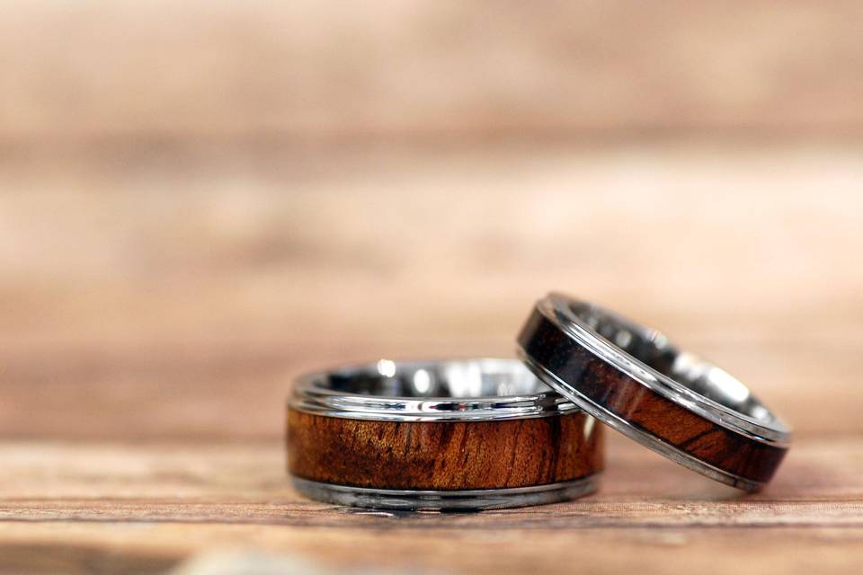 His-&-hers wood bands