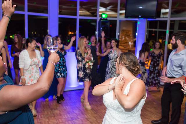 Catching the bouquet