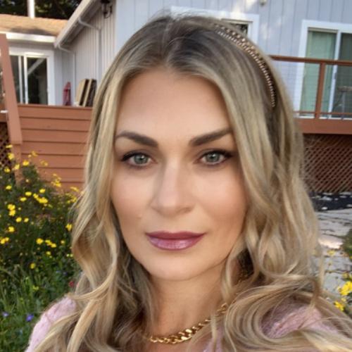 Annie Narog