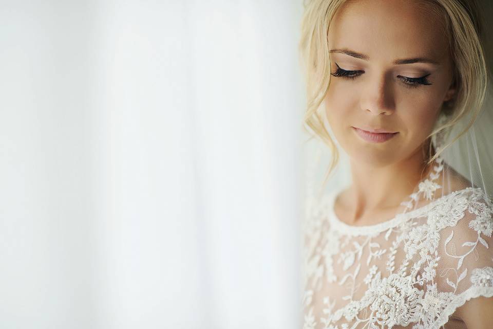 Bridal make-up in Costa Navari