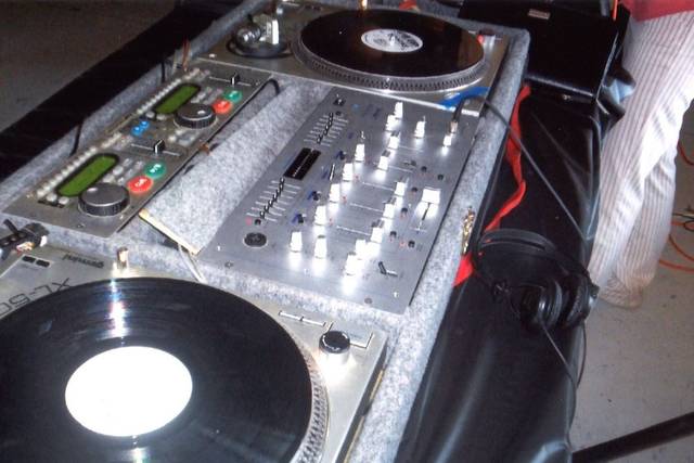 DJ mixer