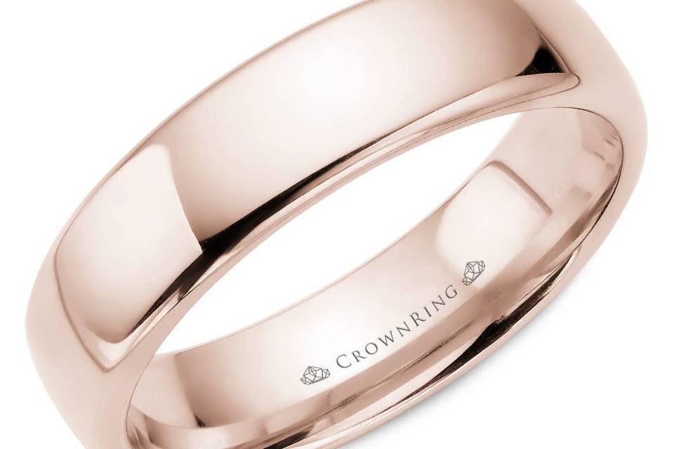 TDS14R6This traditional men's wedding band in rose gold is created to celebrate your everlasting love.METAL: RoseWIDTH: 6mmOther Availability: This ring is available in 10K, 14K, 18K (White, Yellow & Rose gold) & Platinum.