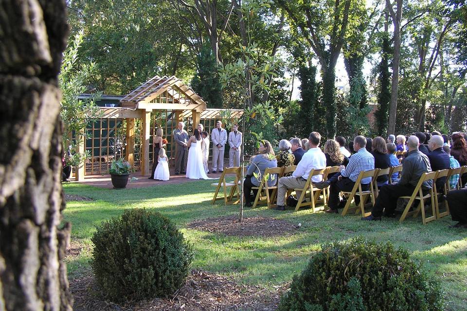 View from the left side of the Wedding Garden at the Brady Inn, Madison GA. Boxwoods interspersed withTea Magnolias as well as a beautifully manicured lawn define the Wedding Garden from the surrounding landscaped grounds.